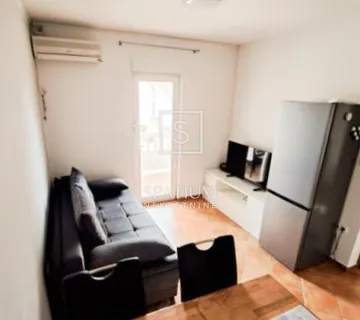 OTOK RAB, BARBAT, STAN S PARKINGOM BLIZU MORA - cover