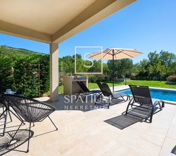 LABIN, OKOLICA, KUĆA S BAZENOM NA MIRNOJ LOKACIJI - cover