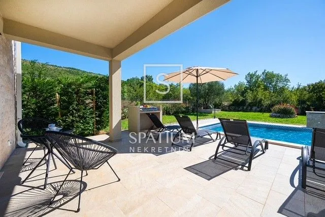 LABIN, OKOLICA, KUĆA S BAZENOM NA MIRNOJ LOKACIJI - cover