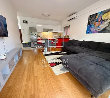 BEZJAKI, DVOSOBAN STAN S DNEVNIM BORAVKOM I OKUĆNICOM - cover