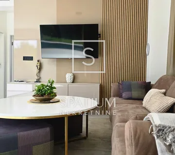 LABIN, VILA SA BAZENOM - cover