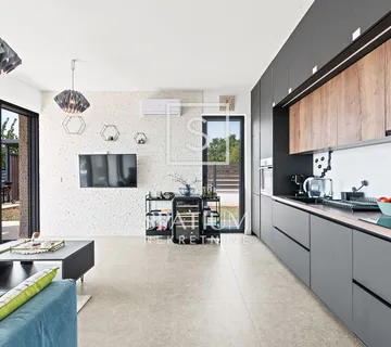 KAŠTELIR, KUĆA SA KROVNOM TERASOM I POGLEDOM NA MORE - cover