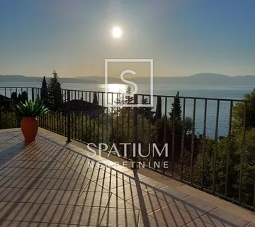 NJIVICE, KUĆA SA TRI STAMBENE JEDINICE - cover