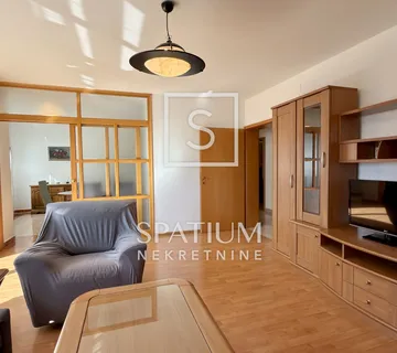 DONJA DRENOVA, TROSOBAN STAN S POGLEDOM NA MORE - cover