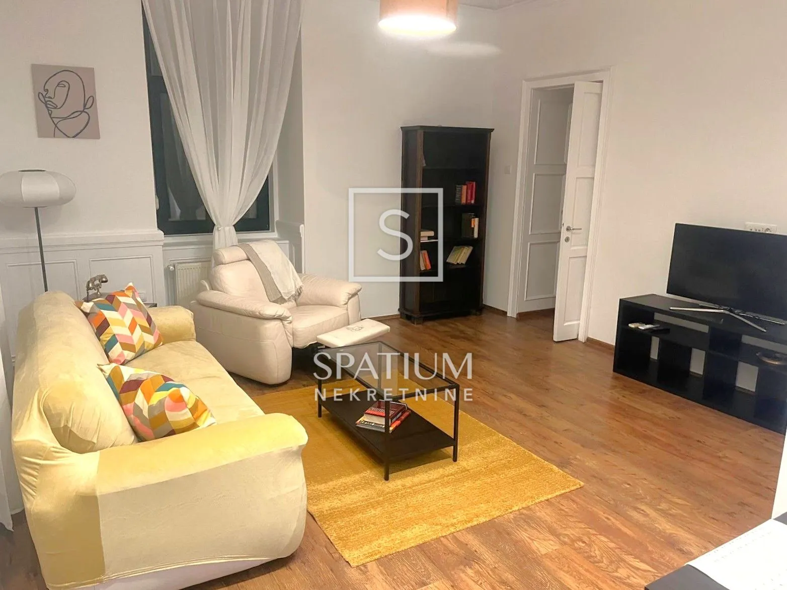 SUŠAK, TROSOBAN STAN U BLIZINI CENTRA - cover