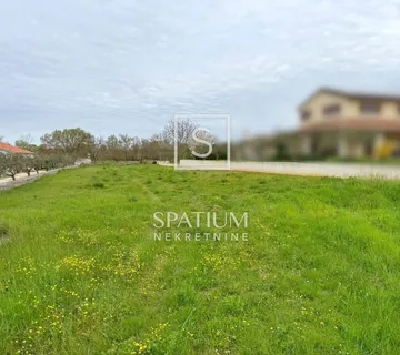 KANFANAR, GRAĐEVINSKO ZEMLJIŠTE  U BLIZINI CENTRA KANFANARA - cover