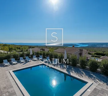 LABIN, KUĆA S DVA STANA I BAZENOM, POGLED NA MORE - cover