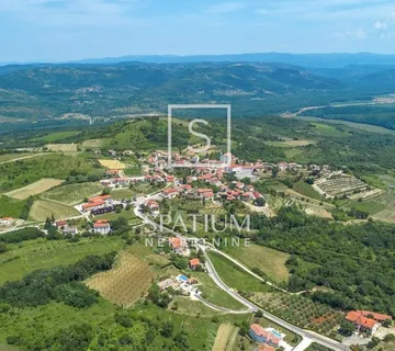 ŽMINJ, OKOLICA, GRAĐEVINSKO ZEMLJIŠTE U MALOM SELU - cover