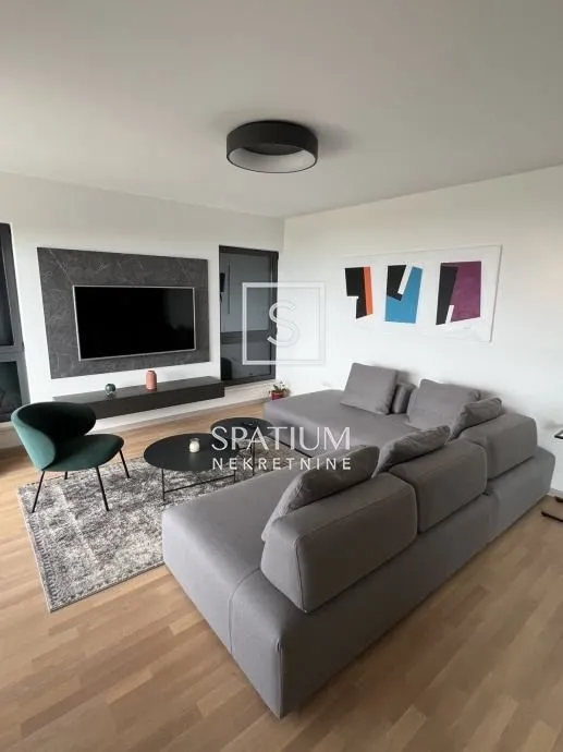 KOSTRENA, STAN S BAZENOM I TERETANOM ZA NAJAM - cover