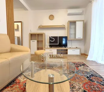 TRSAT, DVOSOBAN STAN S DNEVNIM BORAVKOM, ZA NAJAM - cover