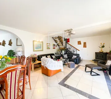 DOBRINJ, SAMOSTOJEĆA KUĆA NA PREKRASNOJ LOKACIJI - cover