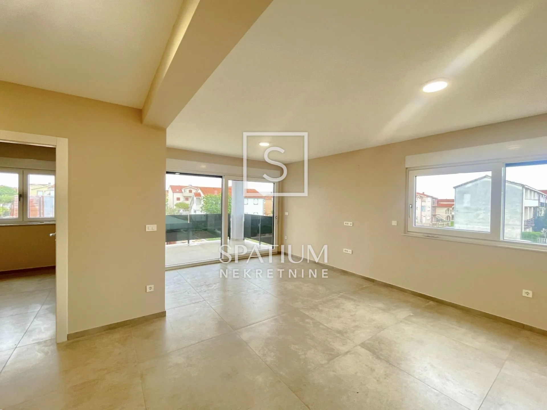 PRIVLAKA, ZADAR, DVOSOBAN STAN U NOVOGRADNJI - cover