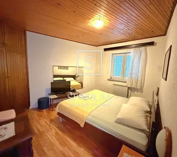 JADRANOVO, APARTMANSKA KUĆA S PET STAMBENIH JEDINICA - cover