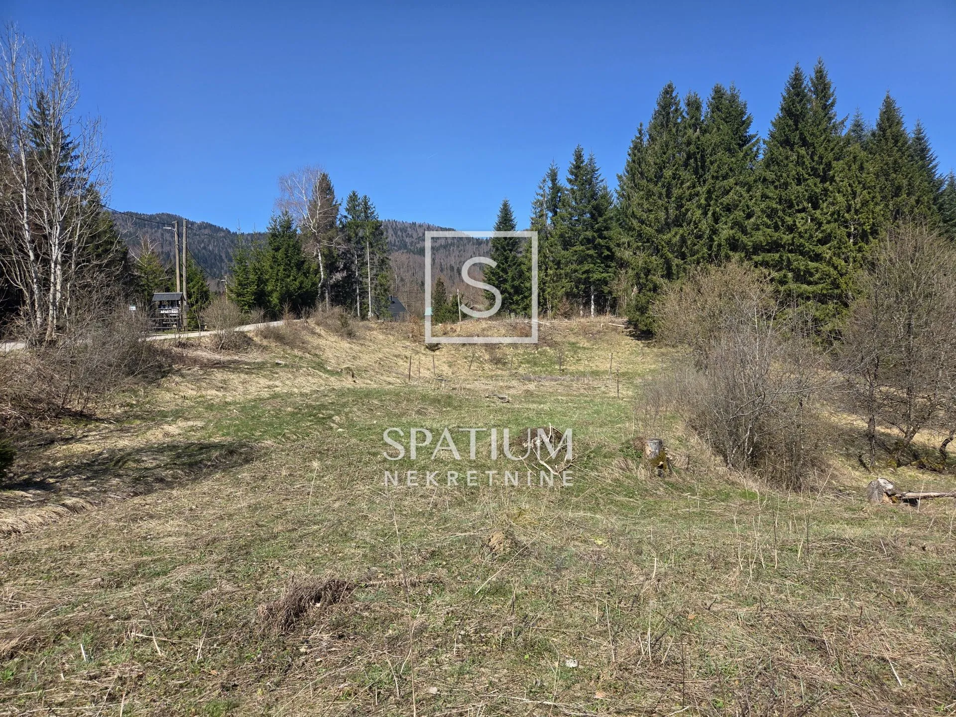 CRNI LUG, GRAĐEVINSKO ZEMLJIŠTE  - cover