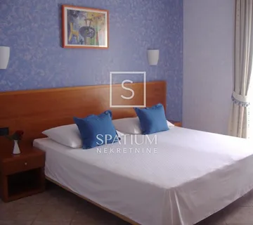 OTOK CRES, HOTEL NA ATRAKTIVNOJ LOKACIJI - cover