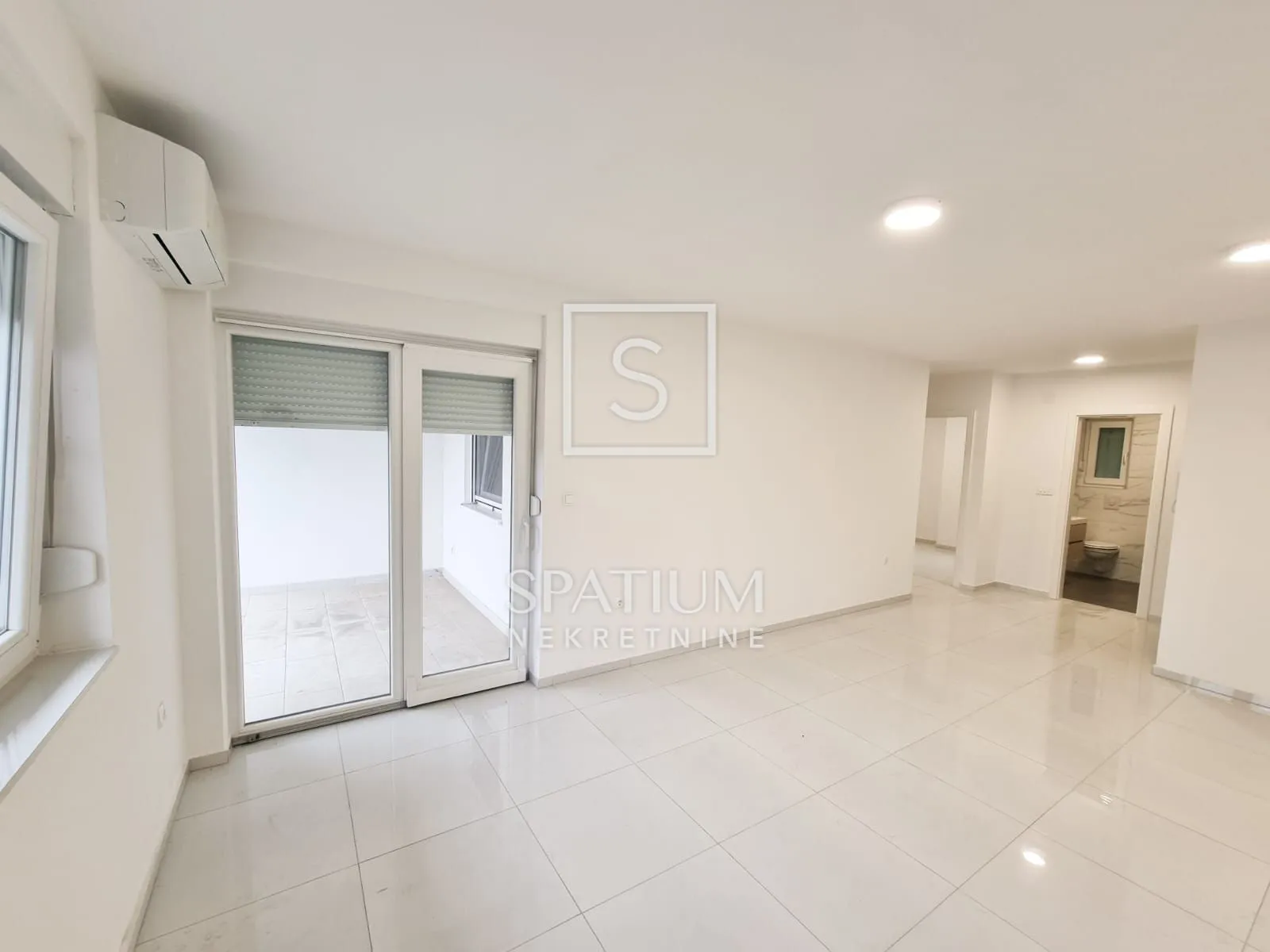 CRIKVENICA, NOVOGRADNJA, DVOETAŽNI STAN BLIZU MORA - cover