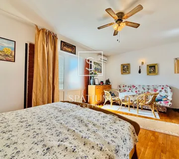 DRAMALJ, CRIKVENICA, STAN S POGLEDOM NA MORE ZA DUGOROČNI NAJAM - cover