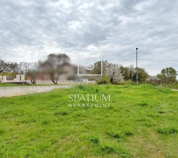 KANFANAR, GRAĐEVINSKO ZEMLJIŠTE  U BLIZINI CENTRA KANFANARA - cover