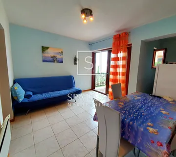 NOVI VINODOLSKI, SAMO KOD NAS, STAN 2S+DB BLIZU MORA - cover