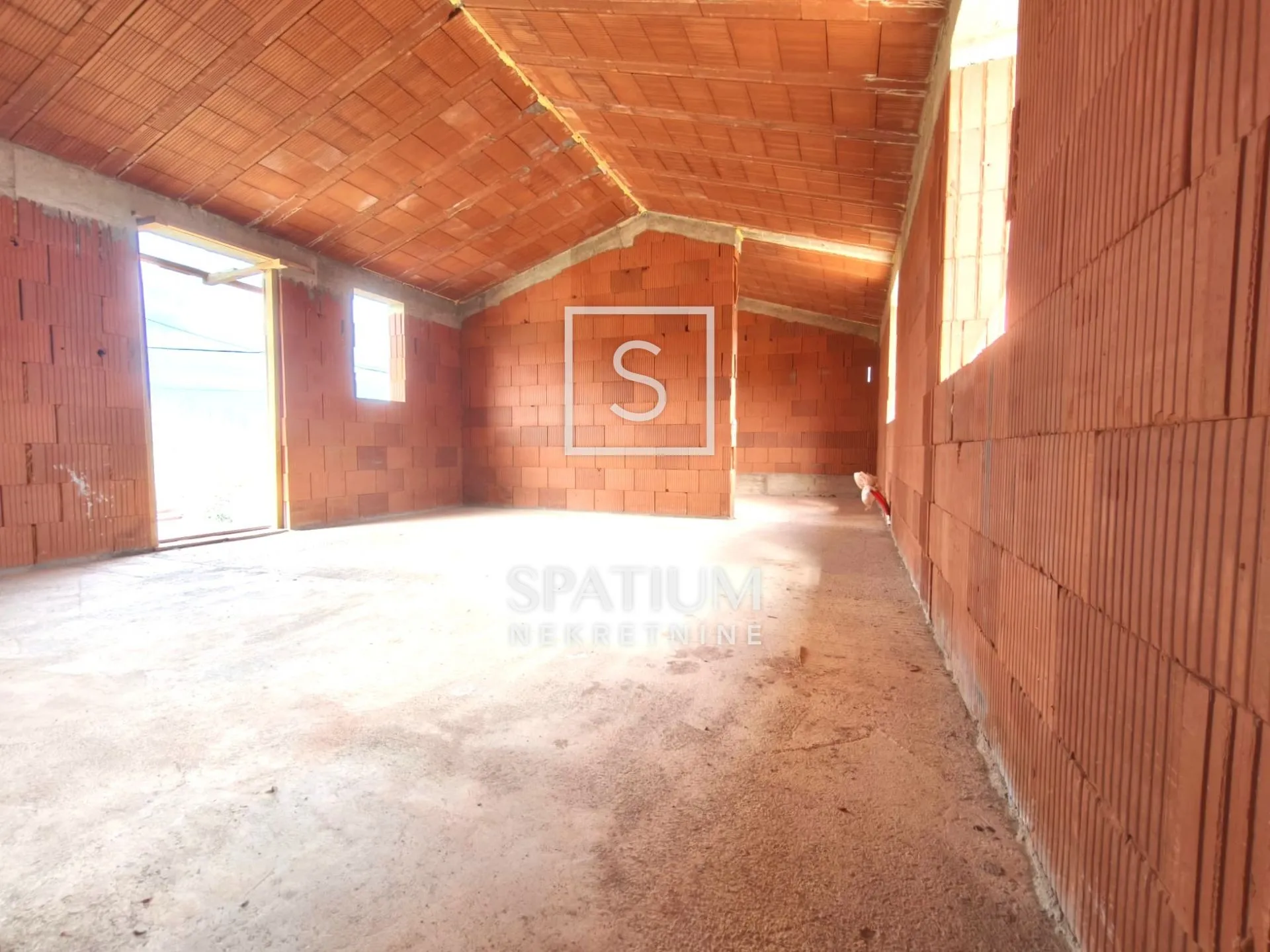 MOTOVUN, KUĆA U ROHBAU FAZI - cover