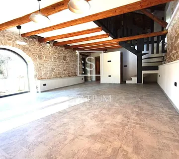 LABIN, NEDEŠĆINA, ADAPTIRANA KAMENA ISTARSKA KUĆA - cover