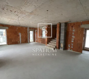 LOBORIKA, OKOLICA, NOVOGRADNJA SA BAZENOM  - cover