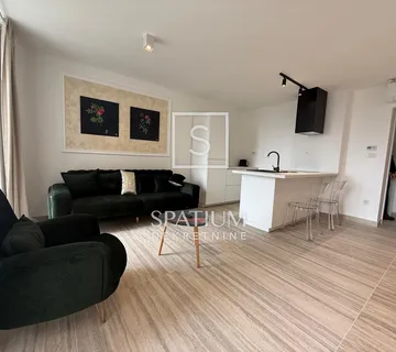 PODMURVICE, NOVOUREĐEN STAN S PARKIRNIM MJESTOM - cover