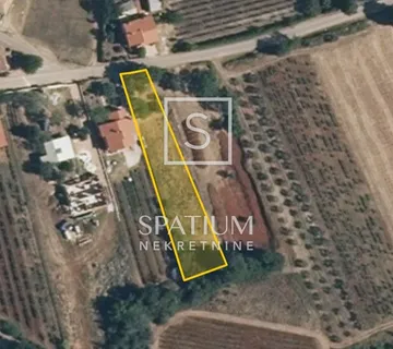 BARBAN, GRAĐEVINSKO ZEMLJIŠTE IDEALNO ZA OBITELJSKU KUĆU ILI KUĆU ZA ODMOR - cover