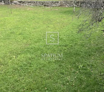 JUŠIĆI, GRAĐEVINSKI TEREN NA MIRNOJ LOKACIJI - cover