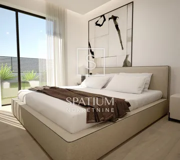 ROVINJ, LUKSUZNI STAN U PRIZEMLJU S DVORIŠTEM - cover