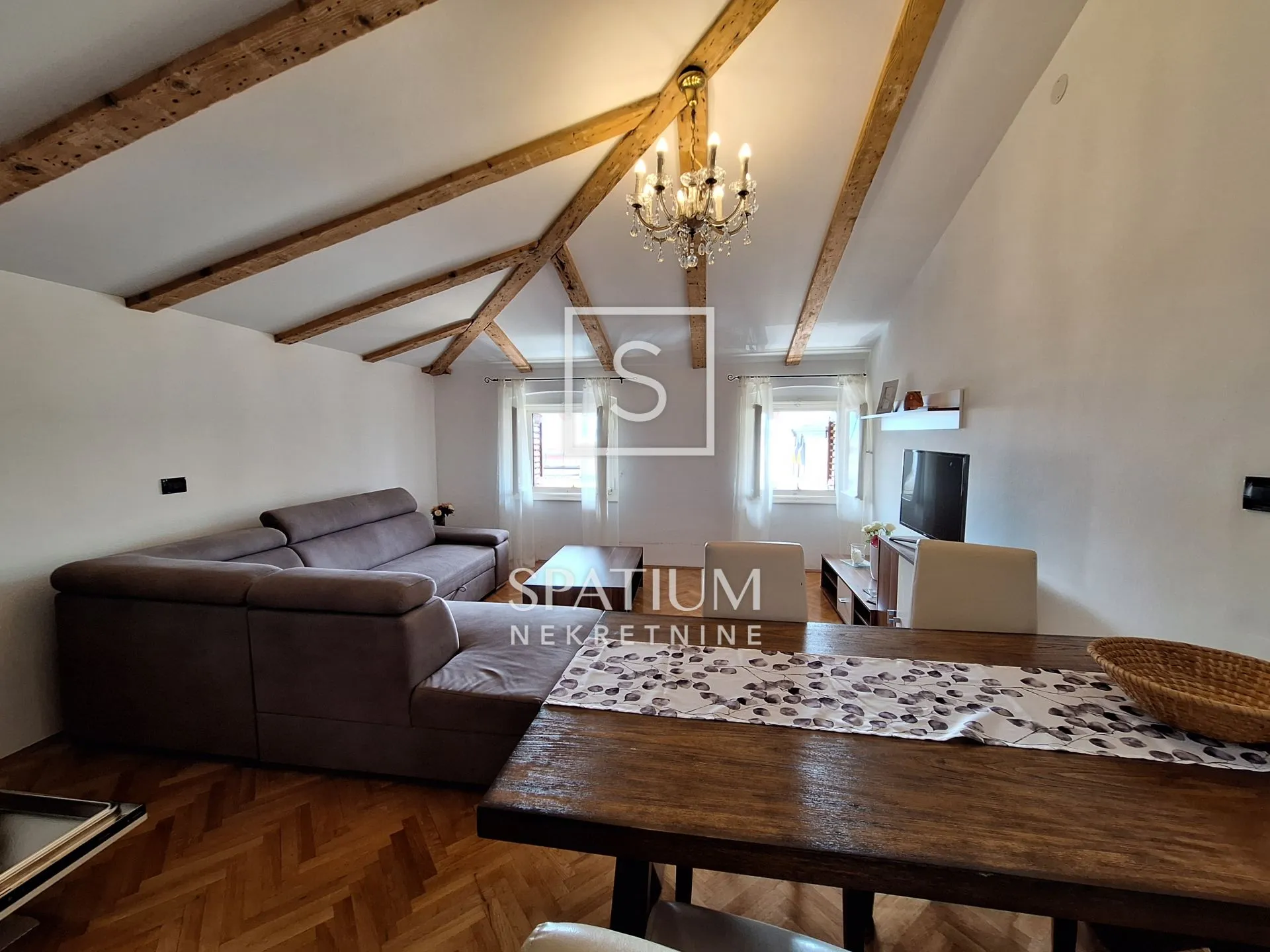 OPATIJA, STAN U CENTRU S JEDINSTVENIM POGLEDOM - cover