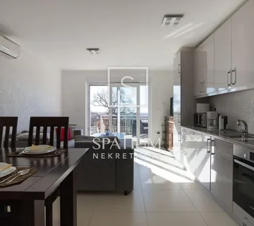 POREČ, KAŠTELIR, VILA S BAZENOM I POGLEDOM NA MORE - cover