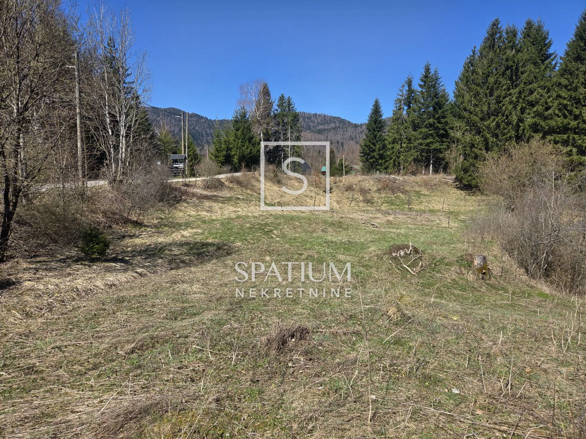 CRNI LUG, GRAĐEVINSKO ZEMLJIŠTE  - cover