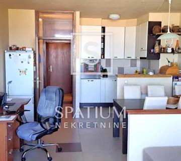 KRK, KIJAC, STAN S POGLEDOM NA MORE - cover