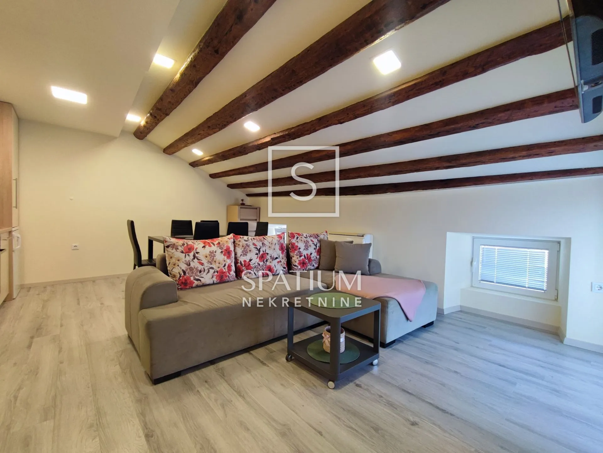 POREČ, STAN PRVI RED DO MORA - cover