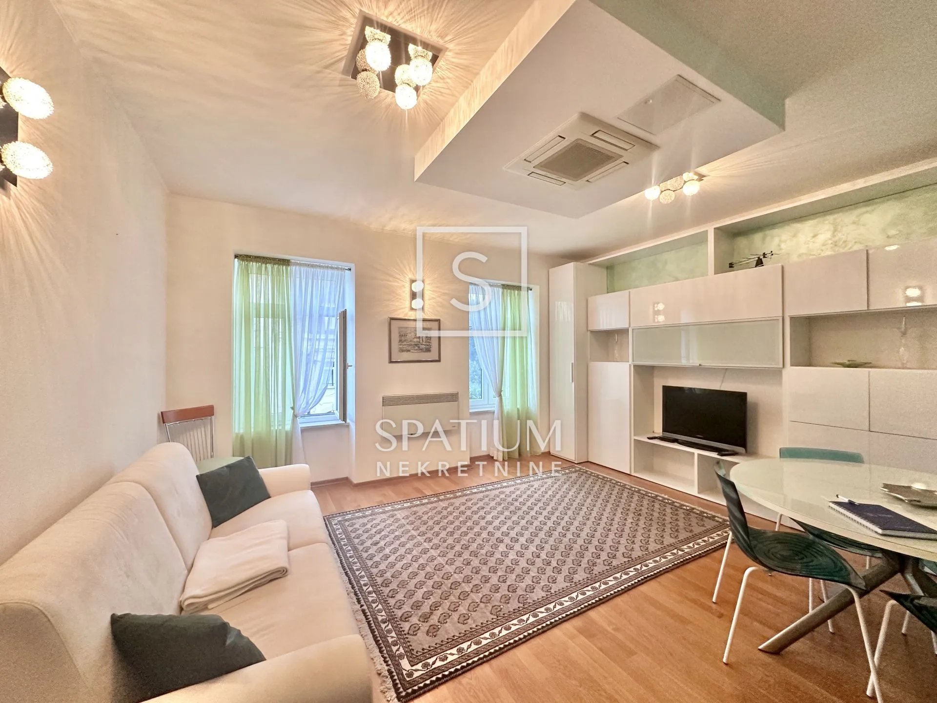 OPATIJA, STAN U STROGOM CENTRU - cover