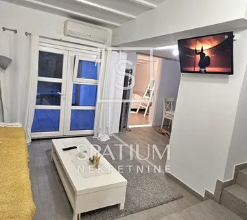 NOVI VINODOLSKI, STAN NA MIRNOJ LOKACIJI - cover