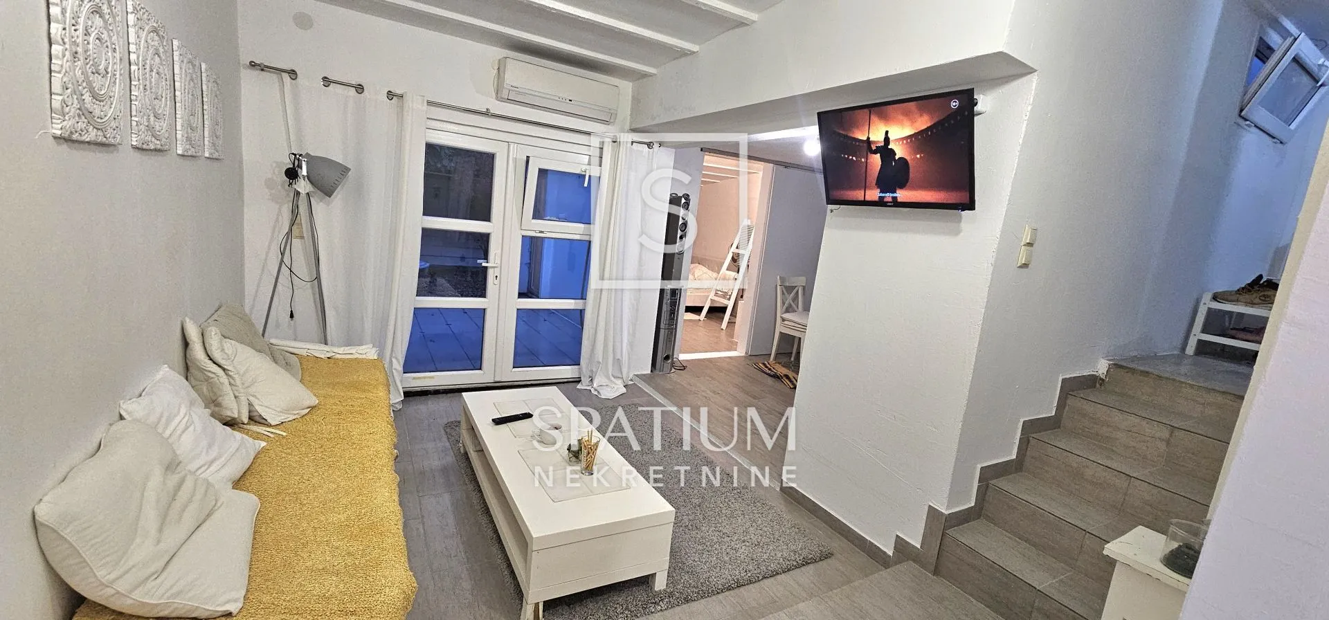 NOVI VINODOLSKI, STAN NA MIRNOJ LOKACIJI - cover