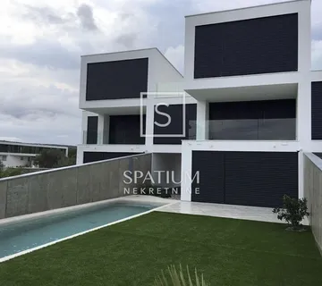 MALINSKA, MODERNA KUĆA U NIZU - cover