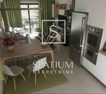 POREČ, DVOSOBNI STAN NA PRVOM KATU S KROVNOM S TERASOM - cover