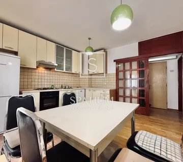 GRBCI, KUĆA S OKUĆNICOM - cover