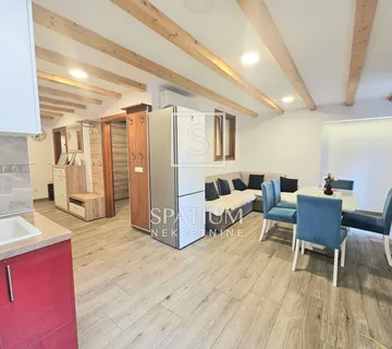 ROVINJ, DVOSOBAN STAN U STAROGRADSKOJ JEZGRI  - cover