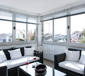 PJEŠČANA UVALA, KUĆA S 5 APARTMANA - cover