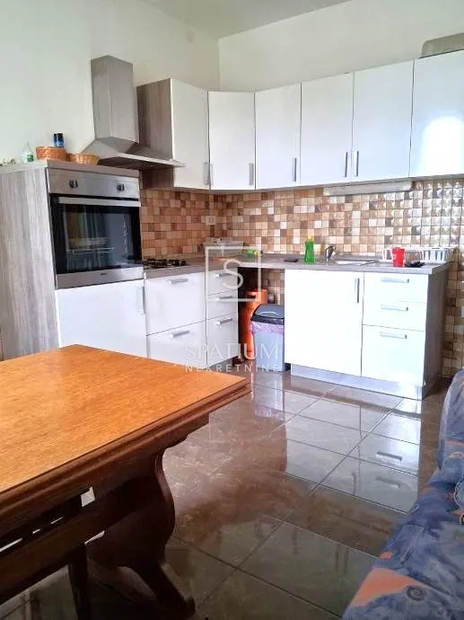 CENTAR, TROSOBNI STAN - cover