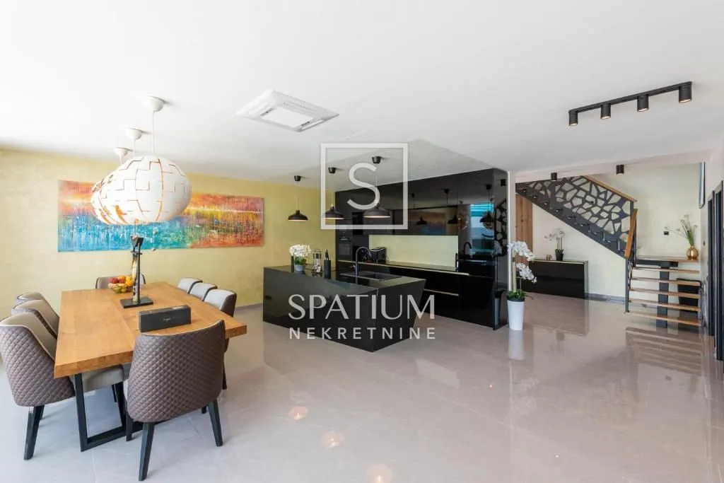 CRIKVENICA, LUKSUZNA VILA S PANORAMSKIM POGLEDOM - cover