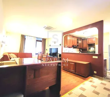 POREČ, DVOSOBAN STAN U CENTRU GRADA - cover