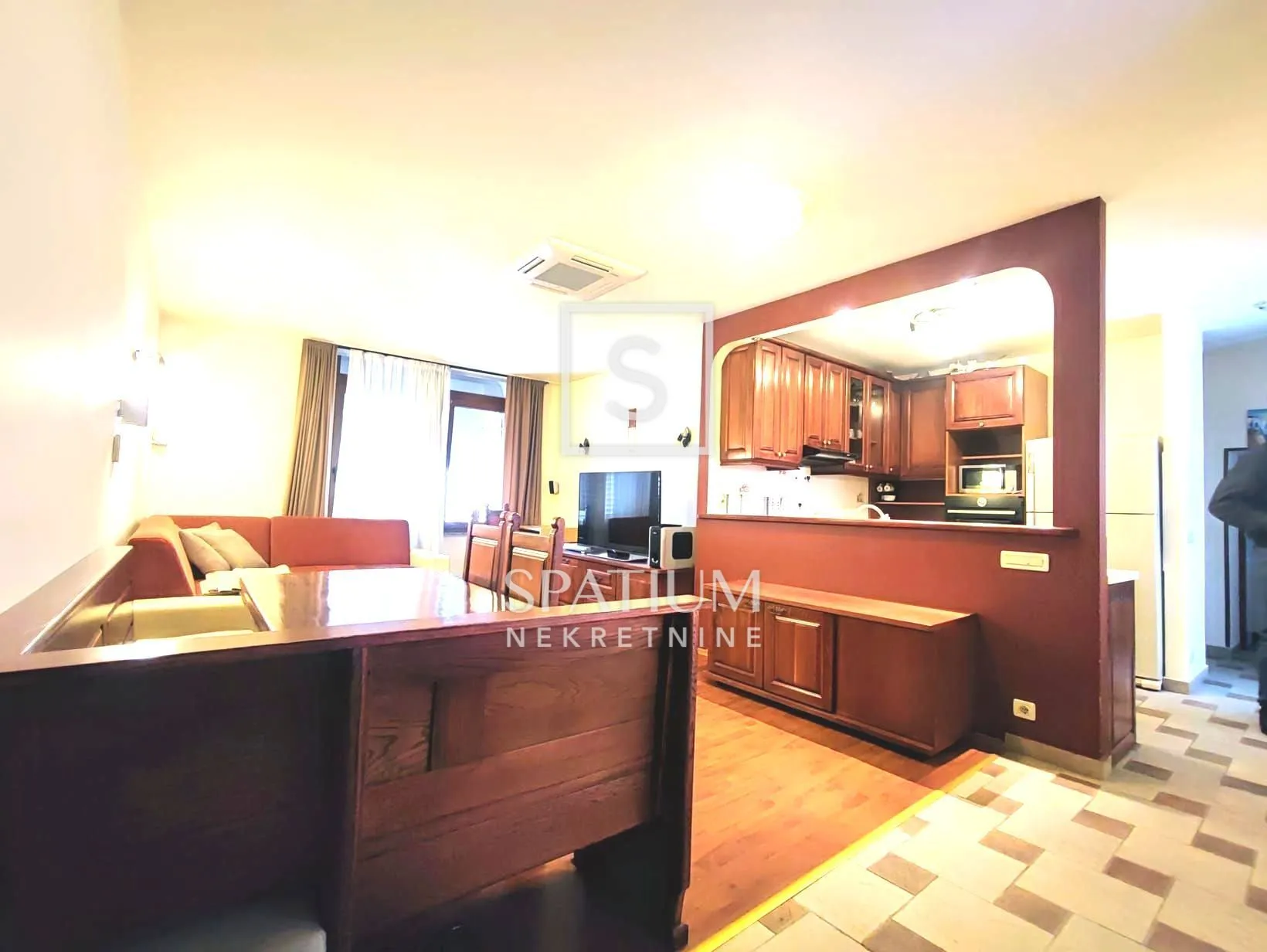 POREČ, DVOSOBAN STAN U CENTRU GRADA - cover