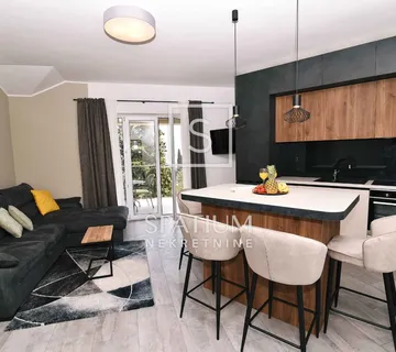 OPATIJA, PREDIVAN STAN S BAZENOM I POGLEDOM NA MORE - cover