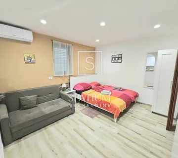 PJEŠČANA UVALA, SAMOSTOJEĆA KUĆA - cover