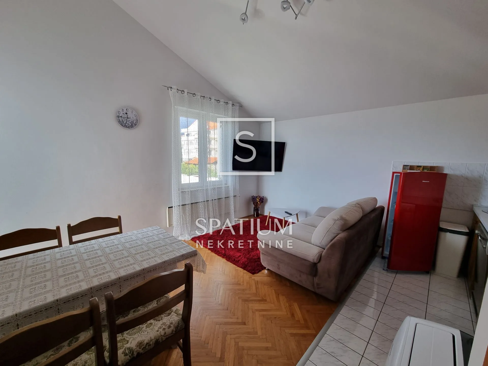 CRIKVENICA, STAN S POGLEDOM NA MORE - cover